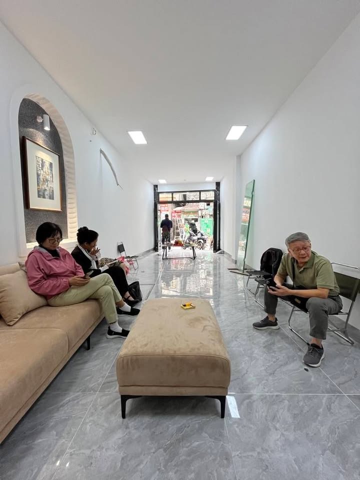 Nhà phố Văn Chương Đống Đa 83.4m² giá 28 tỷ - Kinh doanh đỉnh cao, ô tô tránh!