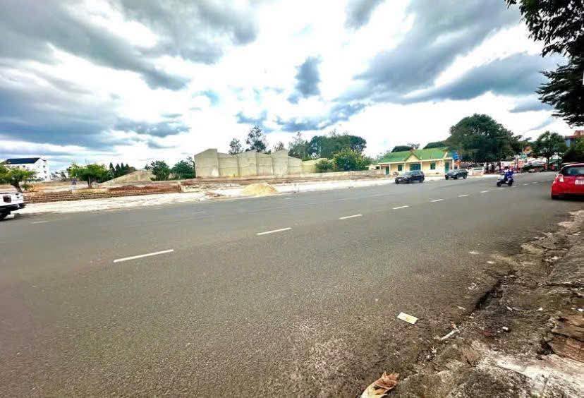 Nhà mặt tiền Nguyễn Công Trứ Bảo Lộc 253.5m² - Đối diện quảng trường, cơ hội đầu tư hấp dẫn!