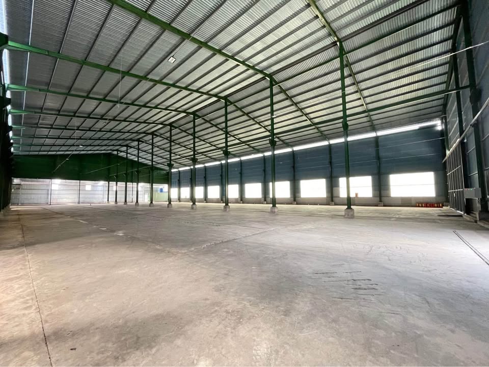 Xưởng cho thuê Bến Lức Long An 5.500m² giá 330 triệu/tháng - Mặt tiền Quốc lộ 1A!