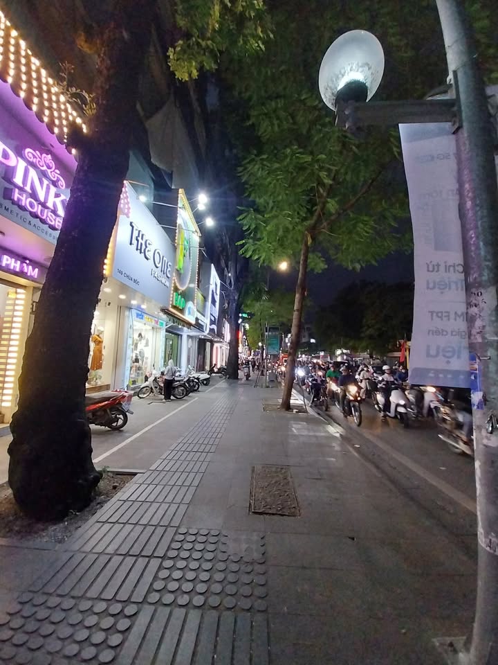 Cho thuê nguyên căn mặt phố Chùa Bộc Đống Đa 50m² giá 54 triệu - Vị trí kinh doanh sầm uất!