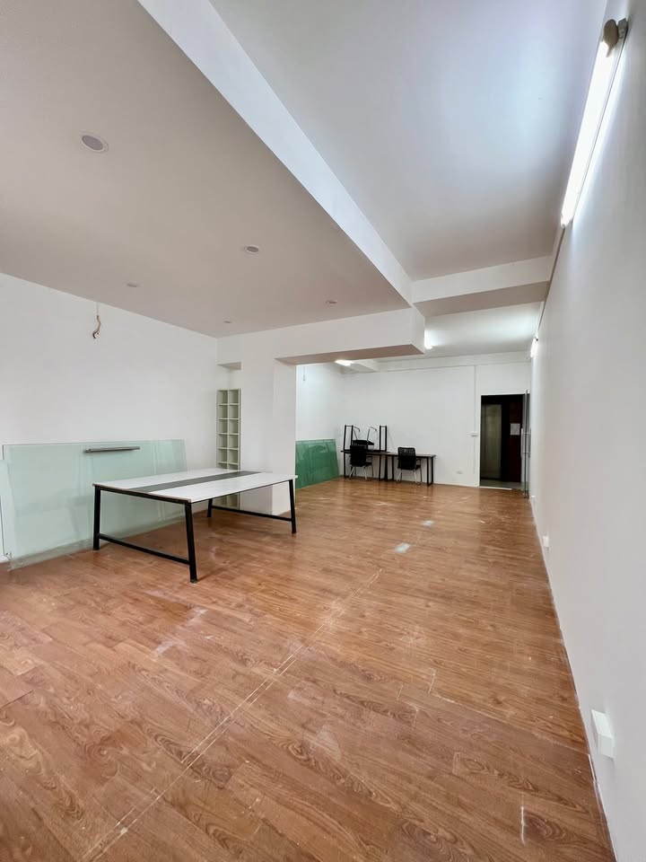 Cho thuê văn phòng 50m² phố Hoàng Sâm, Cầu Giấy - Giá chỉ 9,5 triệu/tháng!