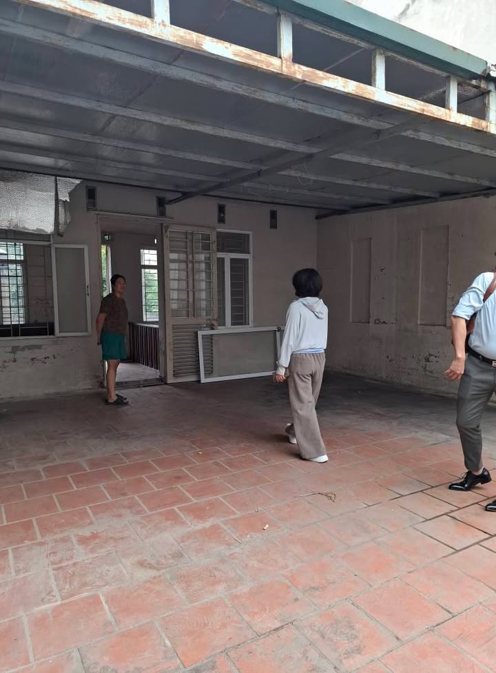 Cho thuê văn phòng và kho hàng tại Cầu Giấy 100m² giá 20 triệu - Vị trí đẹp, tiện lợi cho mọi nhu cầu!