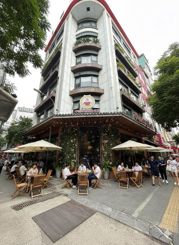 Front house cho thuê tại Cầu Giấy 850m² - Mặt phố ẩm thực, giá thỏa thuận!