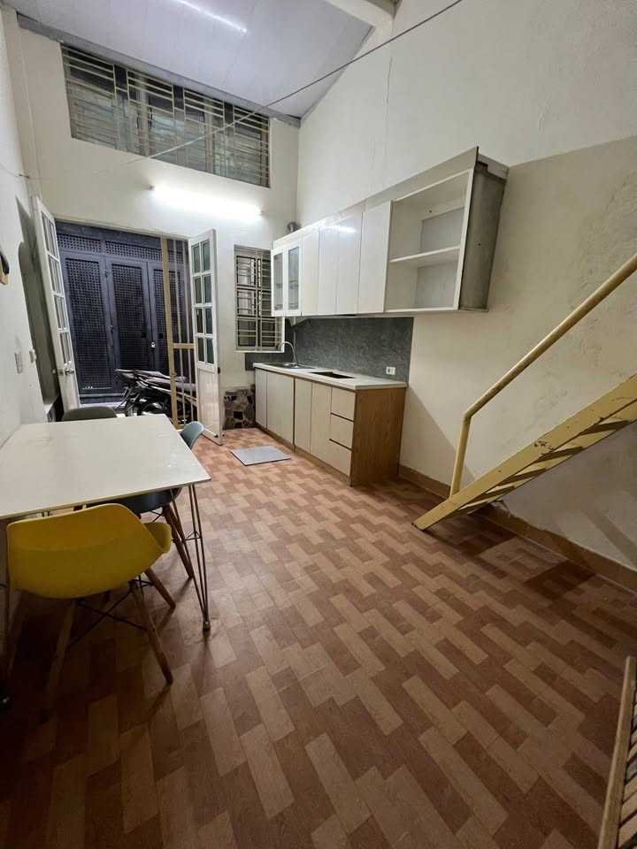 Nhà cho thuê ngõ 43 phố Thanh Đàm 31m² giá 5 triệu - Chính chủ, nội thất đầy đủ!