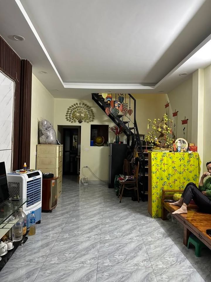 Nhà riêng Lĩnh Nam, Hoàng Mai 36m² giá 3.6 tỷ - Nhà đẹp, ngõ nông, gần trường đại học!