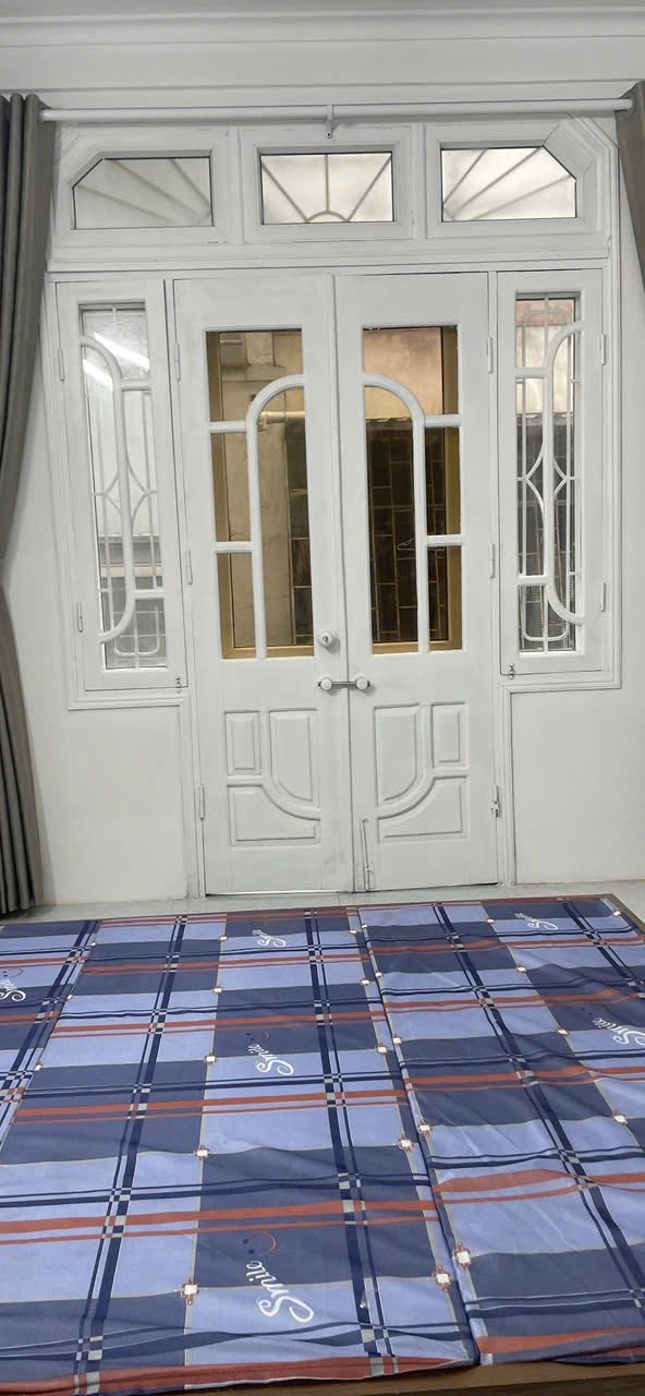 Cho thuê chỗ ở ngõ 1 An Dương Vương, Tây Hồ 35m² - Nội thất đầy đủ, tiện nghi!