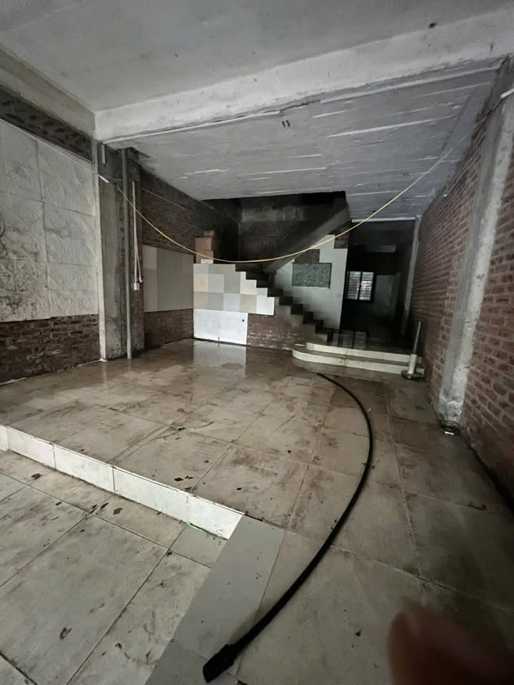 Nhà cho thuê đường Văn Phú 90m² 4 tầng - Phù hợp làm kho hàng hoặc kinh doanh!