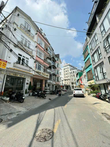 Khách sạn mặt tiền Phan Như Thạch, Đà Lạt 450m² giá 78 tỷ - Sẵn sàng kinh doanh ngay!