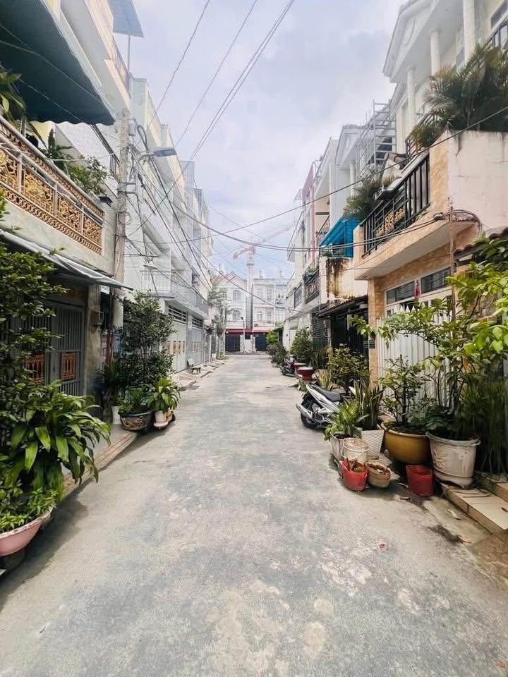 Nhà phố Lê Văn Lương, Nhơn Đức 52m² giá 4.5 tỷ - Hẻm xe hơi, an ninh tốt!