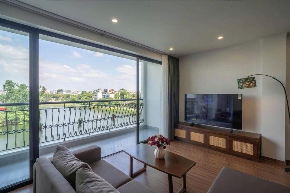 Căn hộ cho thuê tại Tây Hồ 120m² - Nội thất đầy đủ, view hồ đẹp!