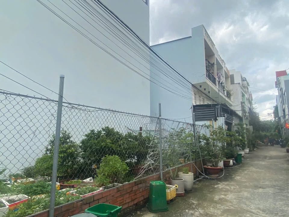 Đất Mặt Tiền Đường 49 Hiệp Bình Chánh 94m² giá 7.9 tỷ - Lô góc 2 mặt tiền!