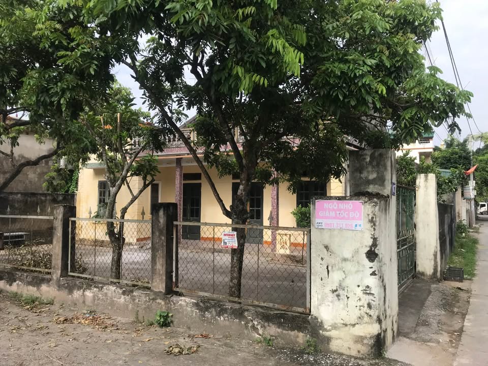 Nhà cấp 4 cho thuê tại Ngõ 221, Ninh Sơn - Sân rộng thoáng mát, tiện nghi đầy đủ!