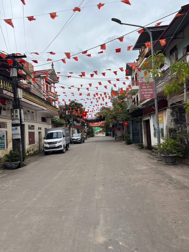 Đất thổ cư Tân Dĩnh Lạng Giang 225m² giá 2 tỷ - Vị trí thuận lợi gần trường học!