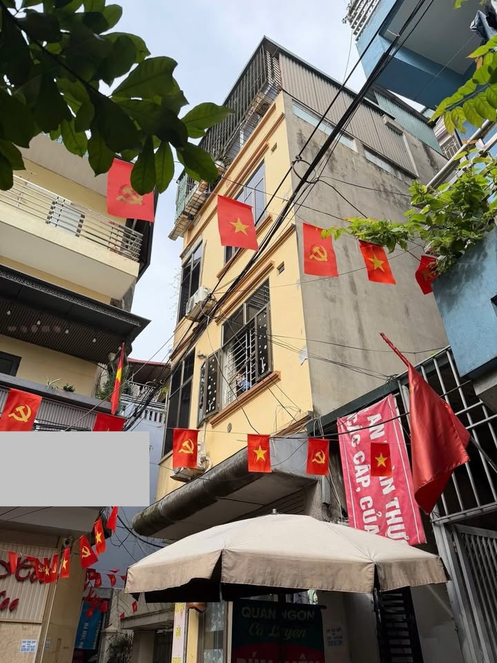 FrontHouse Cầu Giấy 30m² giá 9.6 tỷ - Kinh doanh sầm uất, ô tô đỗ cửa!