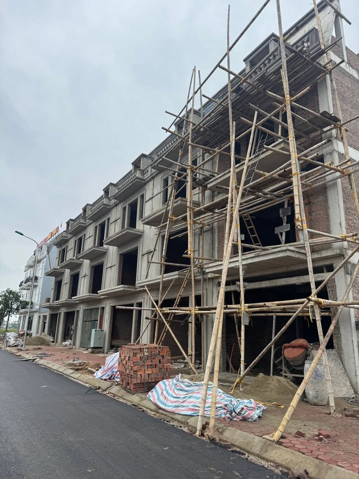 Lô đất mặt tiền Bà Triệu, Sầm Sơn 120m² giá 2.4 tỷ - Đầu tư tiềm năng!