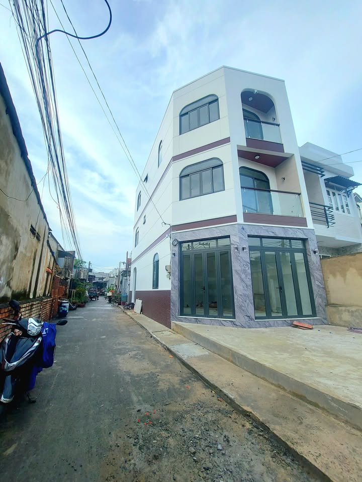 Nhà mặt tiền kinh doanh Thủ Đức 100m² giá 7.99 tỷ - Căn góc cực hiếm!