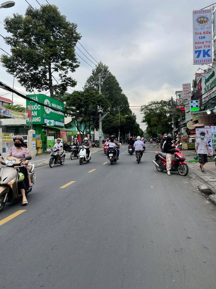 Nhà Mặt Tiền Kinh Doanh Man Thiện Q9 125m² - Vị trí đắc địa cho mọi ngành nghề!