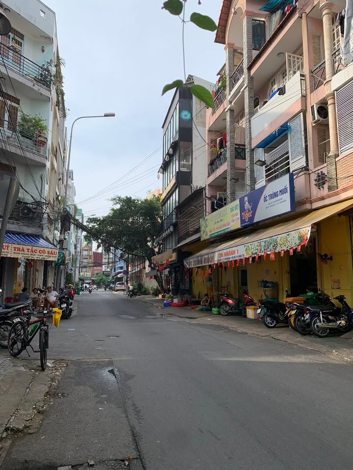 Nhà mặt tiền Hoa Sữa, Phú Nhuận 70m² giá 22 tỷ - Biệt thự mini sang trọng, thuận tiện kinh doanh!