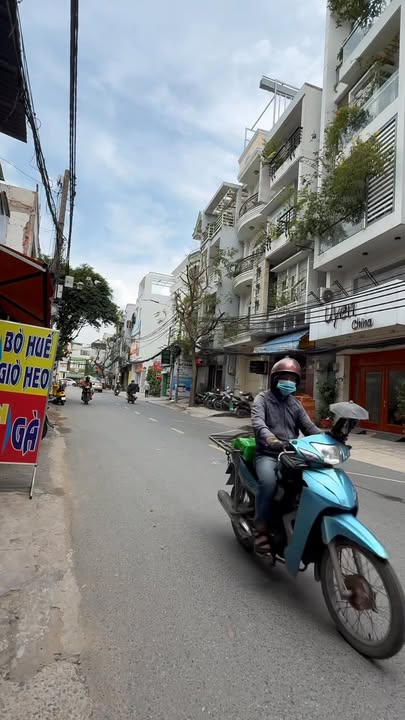 Nhà mặt tiền kinh doanh 31 Nguyễn Hồng Đào, Tân Bình 66m² giá 17.4 tỷ - Đầu tư sinh lời ngay!