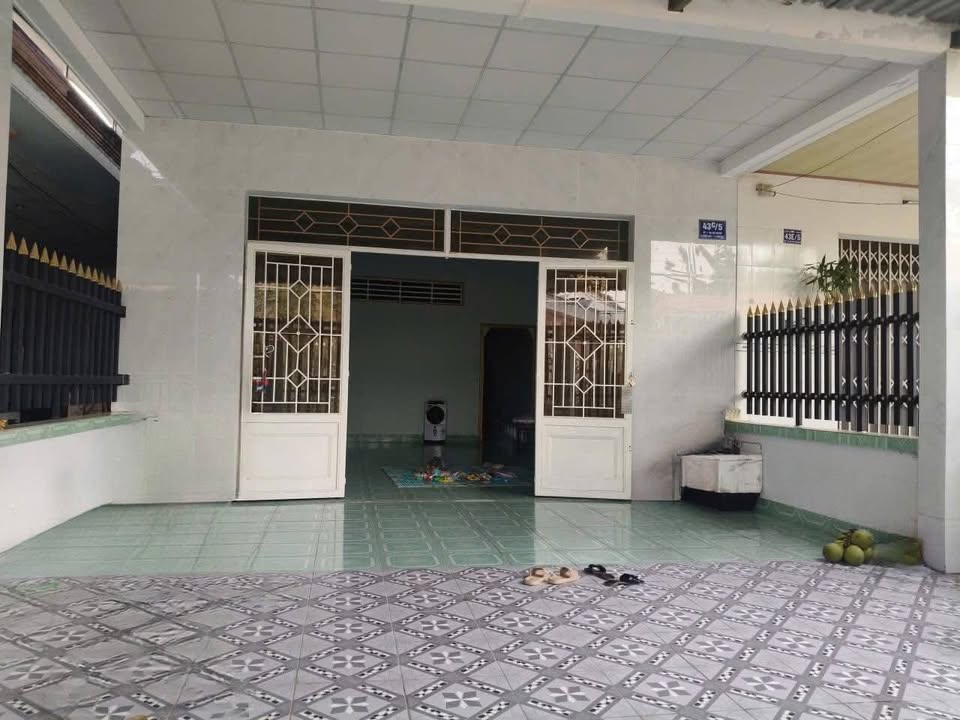 Nhà cấp 4 An Thạnh, Bến Lức 156m² giá 2.5 tỷ - Vị trí đẹp, dân cư đông đúc!