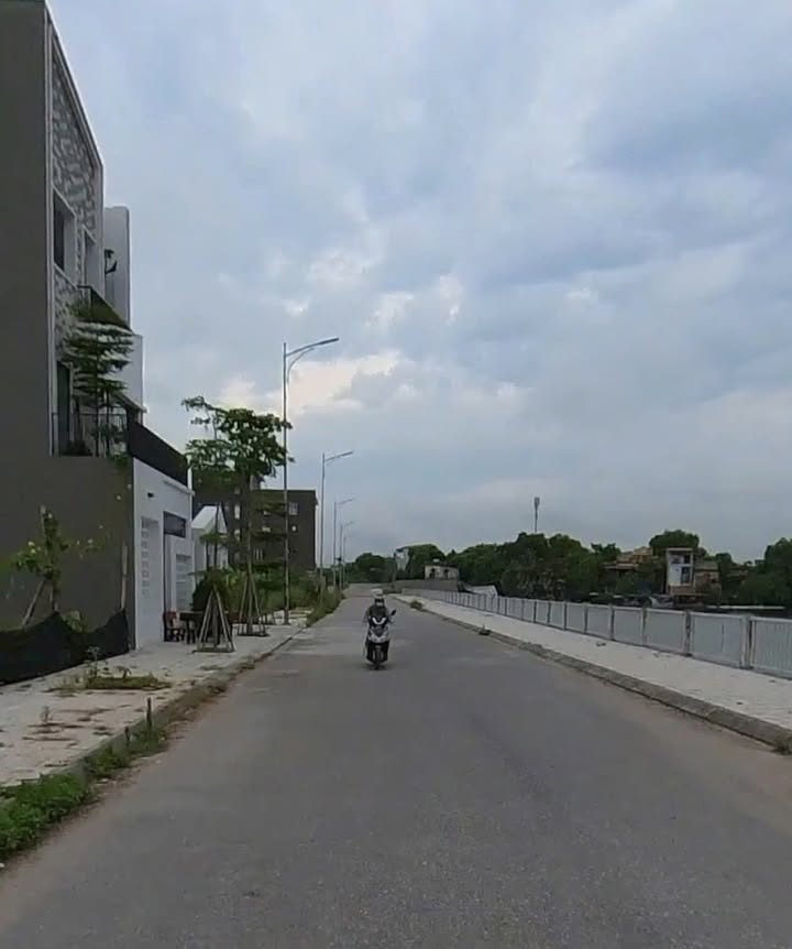 Nhà mặt hồ Phường Liêm Chính, TP Phủ Lý 114m² - Đầu tư sinh lời ngay!