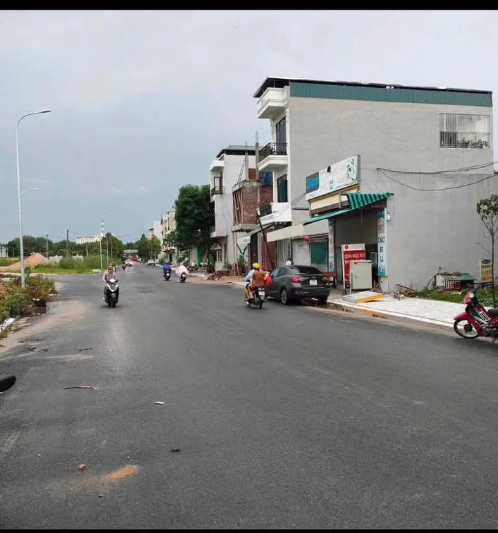 Nhà cấp 4 Đông Hương, 52m², giá 2 tỷ - Gần công viên nước, đường ô tô thông thoáng!