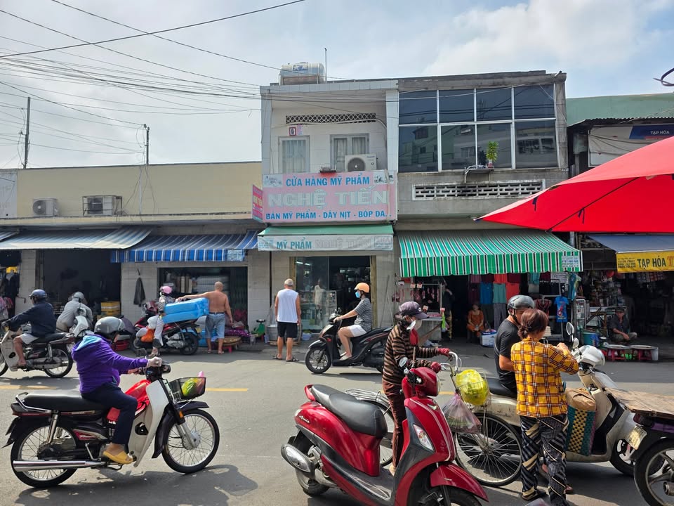 Nhà mặt tiền Tôn Thất Thuyết, Q4, 2 tầng, giá 14 triệu - Kinh doanh ngay!