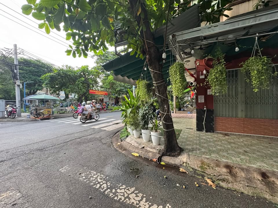 Cho thuê mặt bằng góc 2 mặt tiền Phan Đình Phùng, Tân Phú chỉ 5 triệu - Vị trí đẹp kinh doanh!