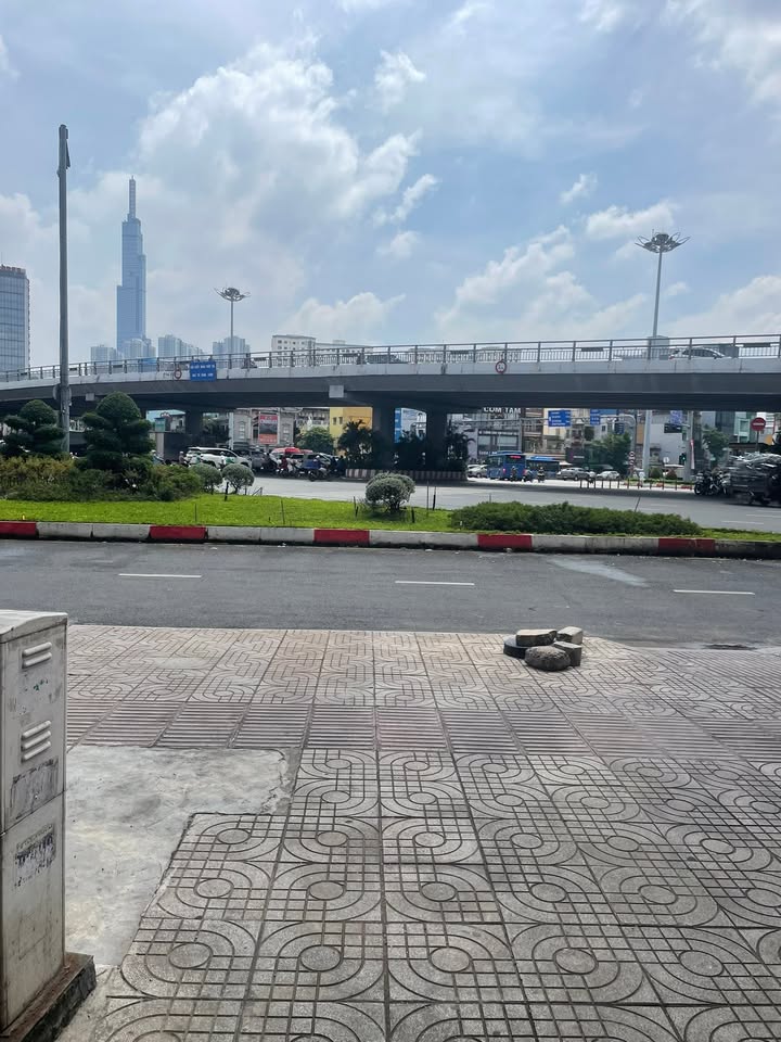 Kiot cho thuê tại Bình Thạnh 10 triệu/tháng - Kinh doanh tự do ngay Hàng Xanh!