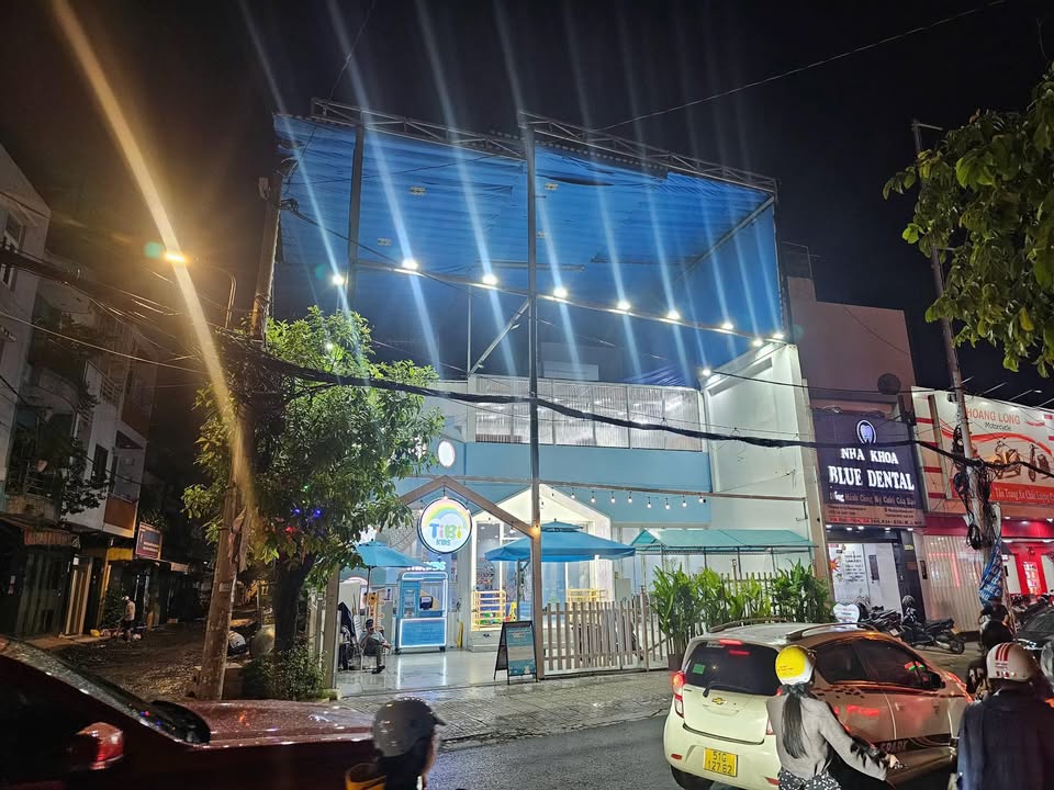 Cho thuê nhà mặt tiền Ba Vân, Tân Bình 299m² - Nhận nhà ngay!