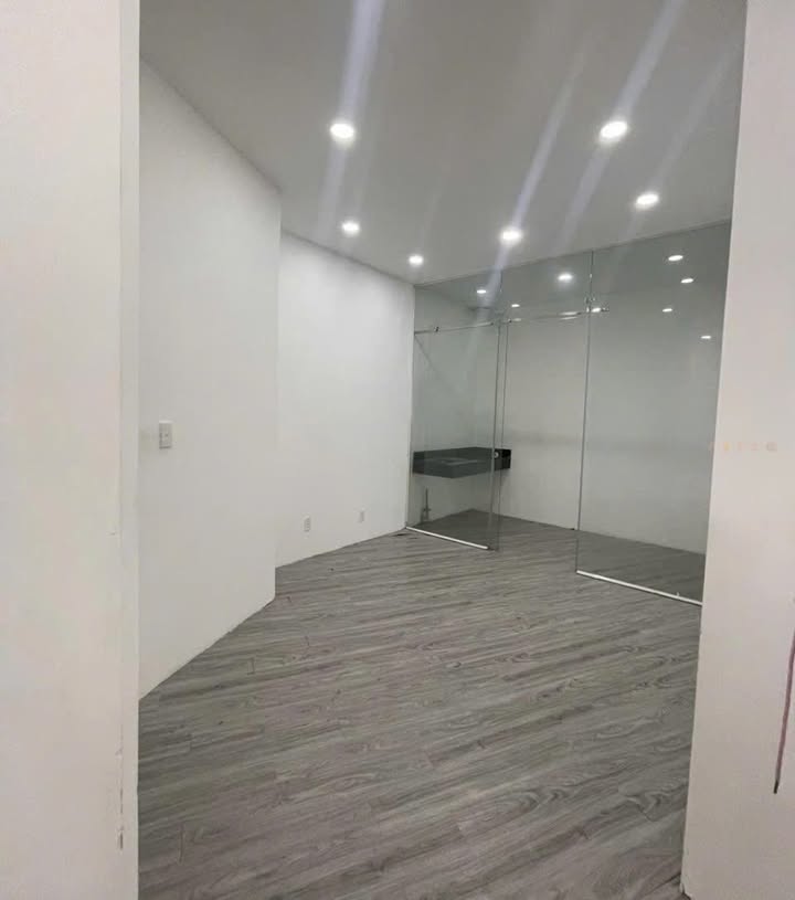 Mặt tiền Trần Quang Khải, Quận 1, 99m² giá 45 triệu - Kinh doanh sầm uất!