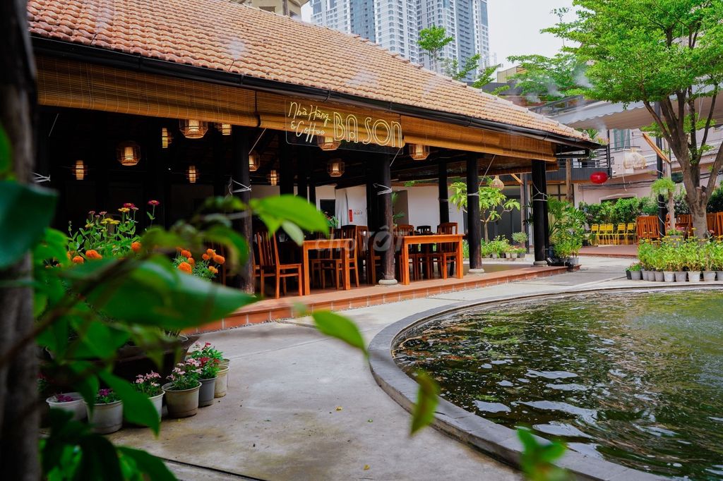 Nhà mặt tiền sân vườn đường Nguyễn Hữu Cảnh, Bình Thạnh 220m² - Giá thuê 100 triệu/tháng