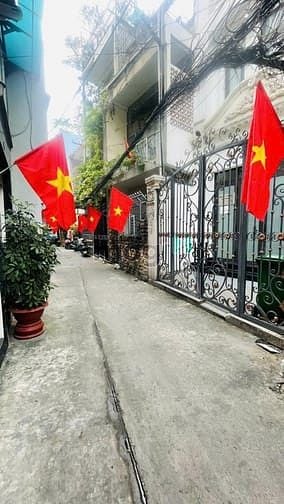 Bán nhà sát mặt tiền Trần Nguyên Đán, phường Tân Định, 70m² - Vị trí đẹp, giảm giá cực sốc!