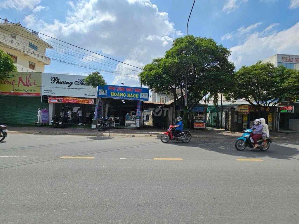 Nhà mặt tiền Lý Thường Kiệt, Dĩ An, 111.8m² giá 9.5 tỷ - Đầu tư sinh lời ngay!