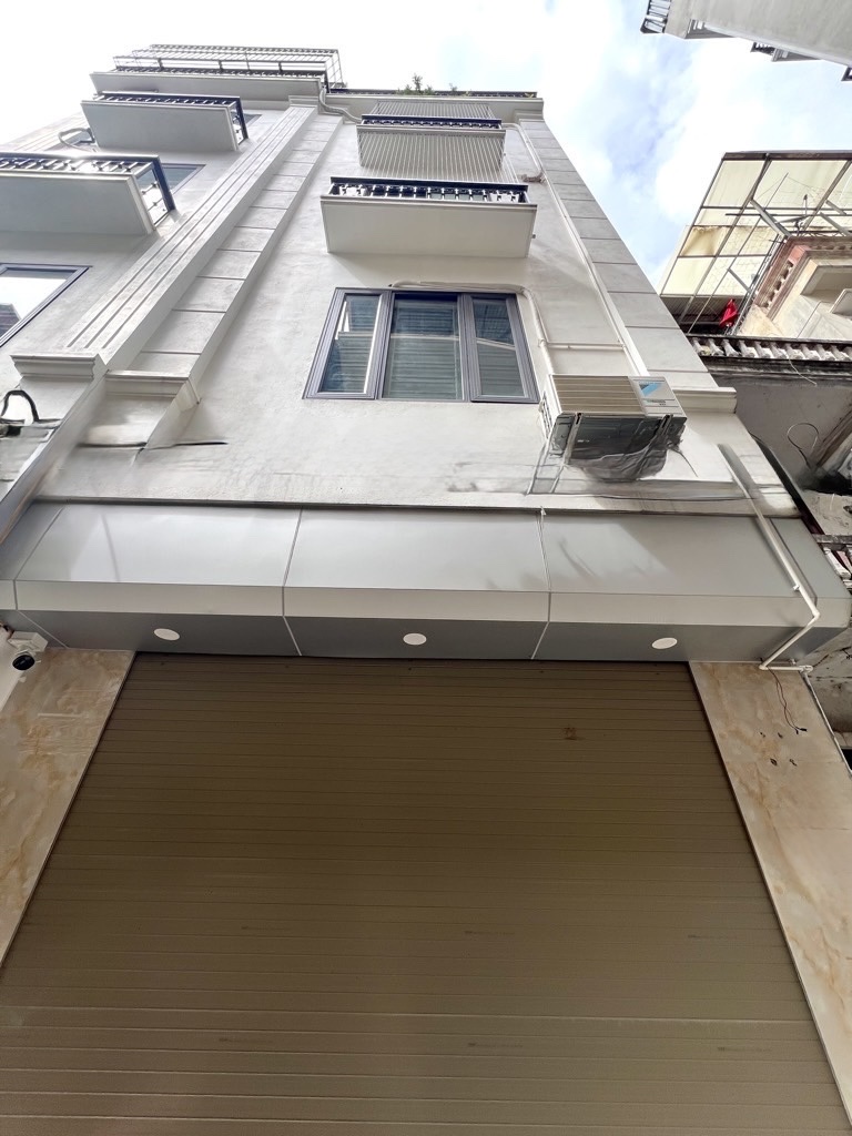 Nhà phố mới xây 42m² tại Hai Bà Trưng - Đầy đủ tiện nghi với thang máy