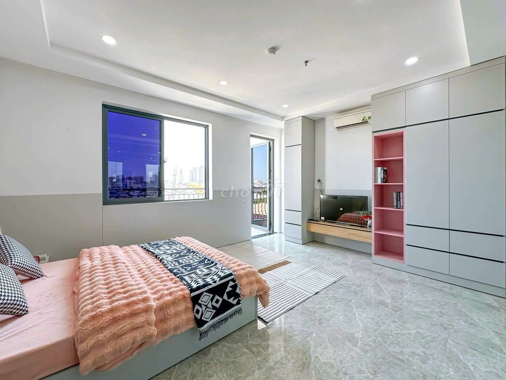 Căn hộ Studio 1PN ban công gần Crescent Mall, Phú Mỹ Hưng Quận 7 - Tiện nghi đầy đủ, giá chỉ 6 triệu!