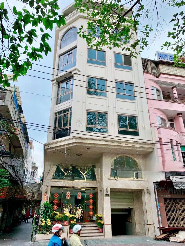 Cho thuê toà nhà mặt tiền Ngô Quyền 200m² giá 155 triệu - Địa điểm lý tưởng cho kinh doanh!