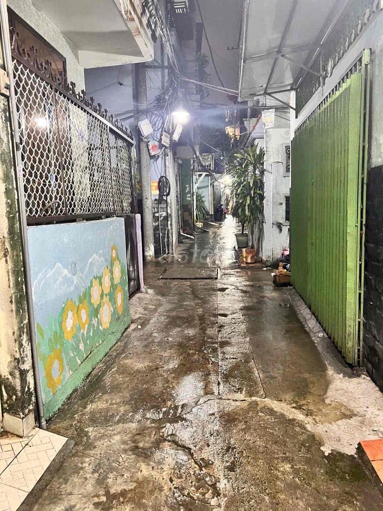 Nhà hẻm Cách Mạng Tháng 8 Quận 3 16.3m² chỉ 2.3 tỷ - Cơ hội đầu tư tuyệt vời!