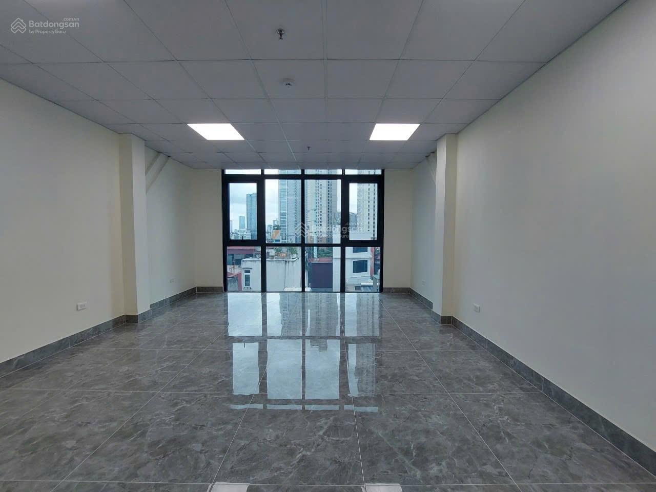 Văn phòng cho thuê chính chủ tại Khuất Duy Tiến 45m² giá 8.9 triệu - Không gian làm việc lý tưởng!