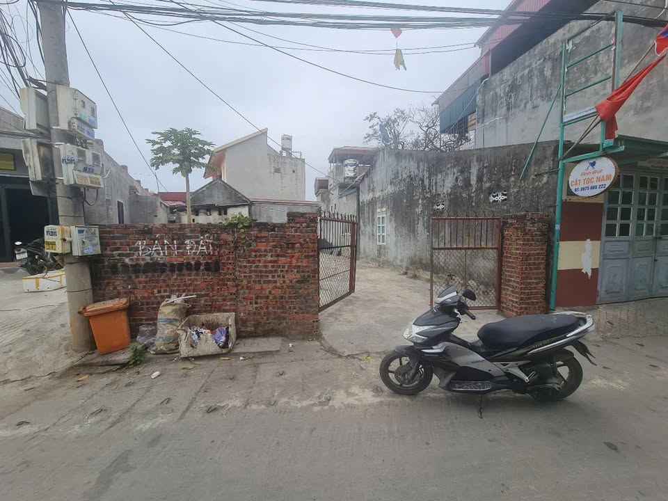 Đất mặt tiền 117m² tại Uông Bí - Giá chỉ 1.4 tỷ - Đường thông thoáng thuận lợi!