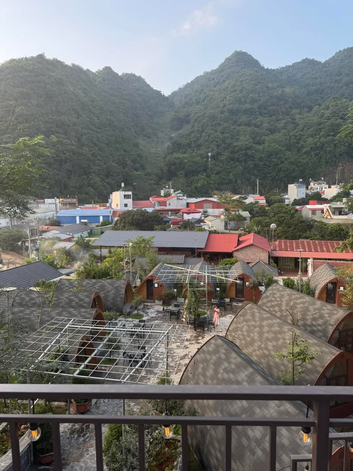 Bán đất đẹp 3 mặt tiền Mộc Châu 644m² giá 4 tỷ - View hồ điều hòa trong lành!