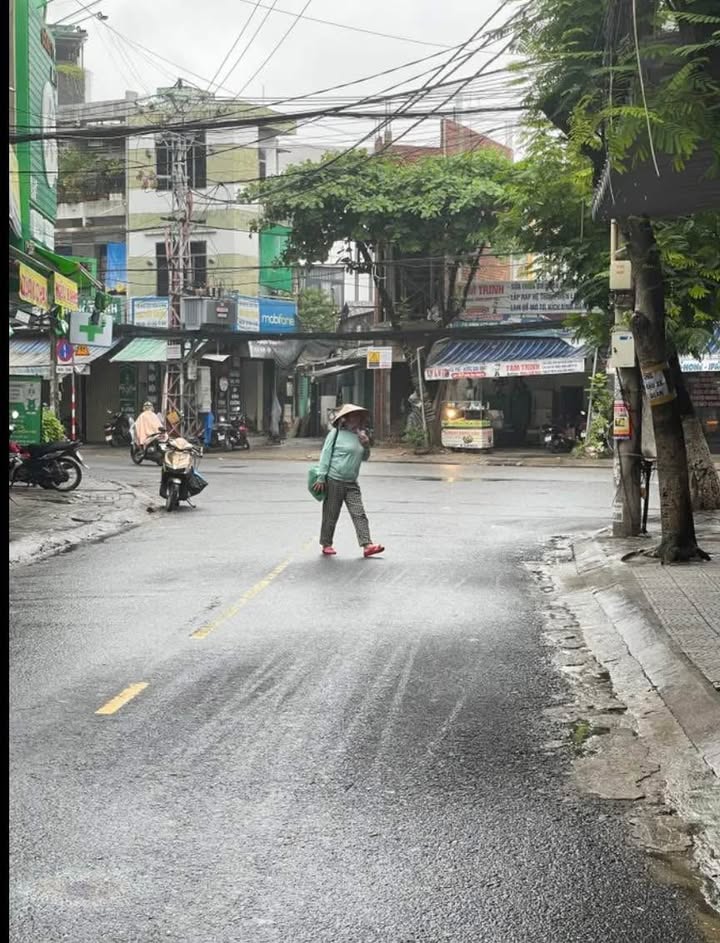 Nhà 3 tầng mặt tiền Đinh Tiên Hoàng, Hải Châu, Đà Nẵng - Chỉ 3.15 tỷ, đầu tư sinh lời!