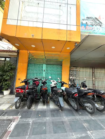 Cho thuê mặt tiền trệt gác 76m² giá 30 triệu - Kinh doanh cafe, quán ăn đắc địa tại Quận 10!