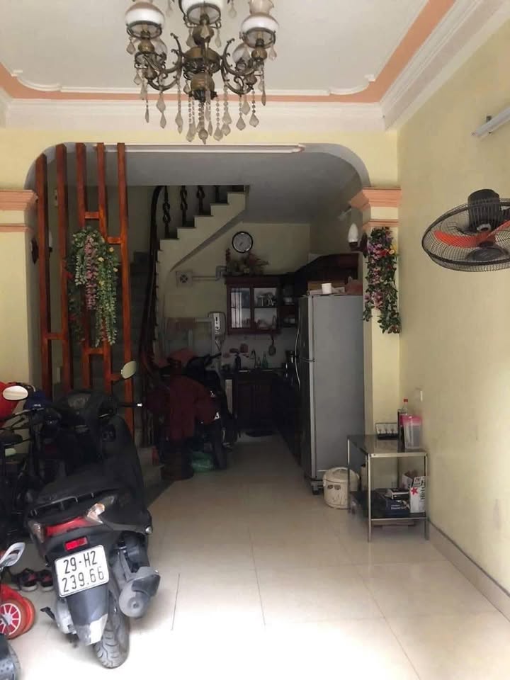 Nhà 4 tầng cho thuê tại Lĩnh Nam, 30m² - Sẵn sàng vào ở ngay!