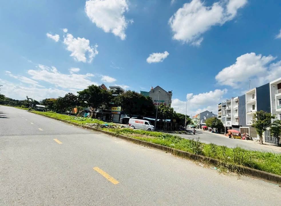 Đất kho bãi Dĩ An 6.131m² giá 17 triệu/m² - Tiềm năng đầu tư lớn!