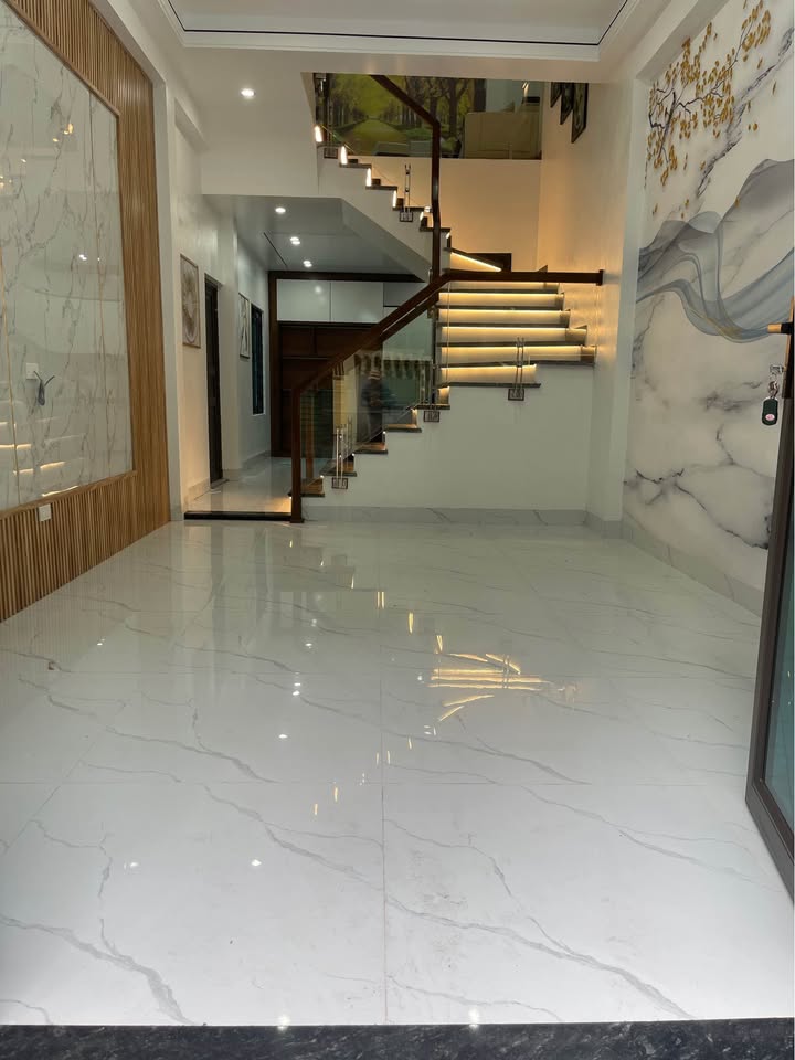 Nhà 4 Tầng Lô Góc Đường Nguyễn Thị Duệ, Hải Dương - Giá 3.7 Tỷ, Ô Tô Đỗ Trong Nhà!