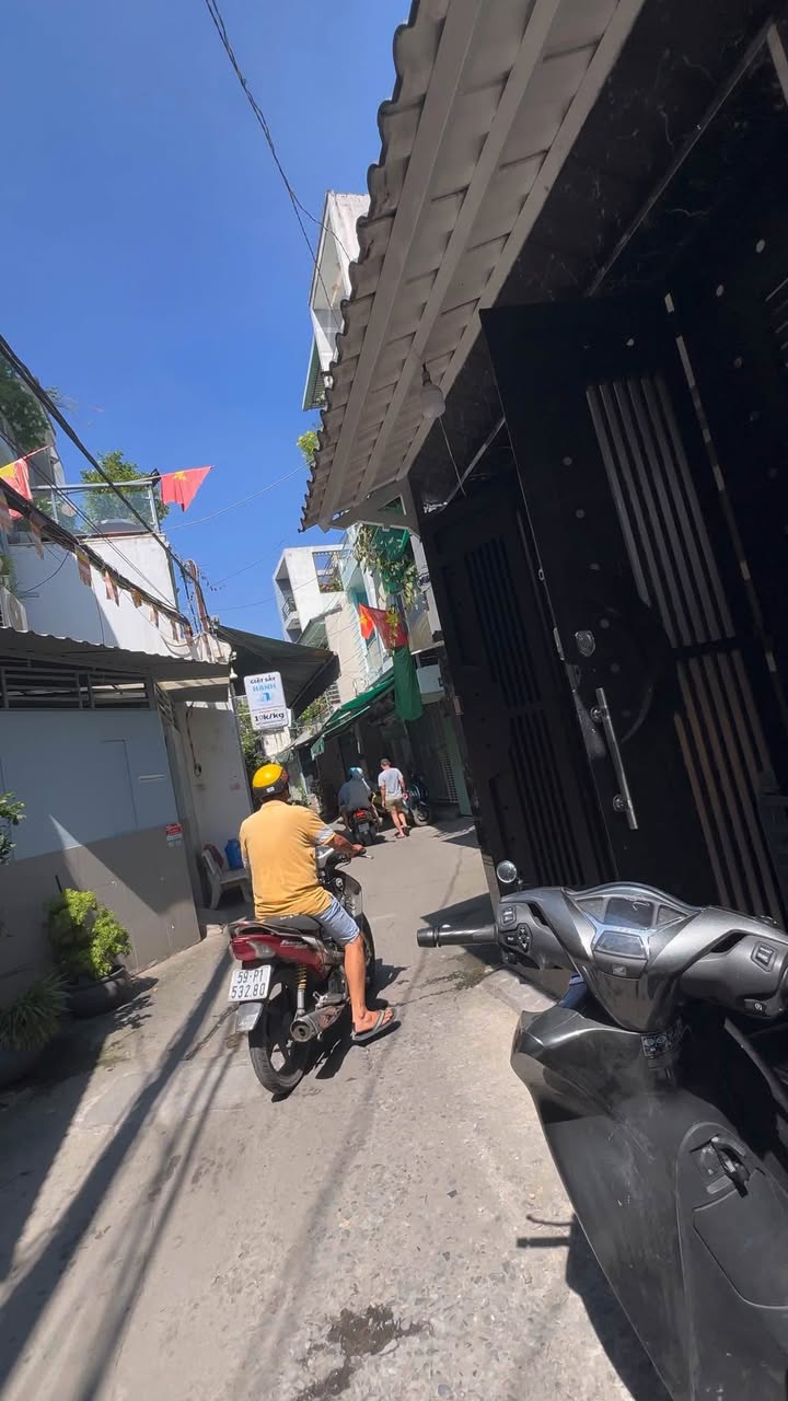 Nhà 2 Tầng Đường Âu Dương Lân, Quận 8, Diện Tích 42m², Giá 5 Tỷ - Tiện Ích Đầy Đủ!