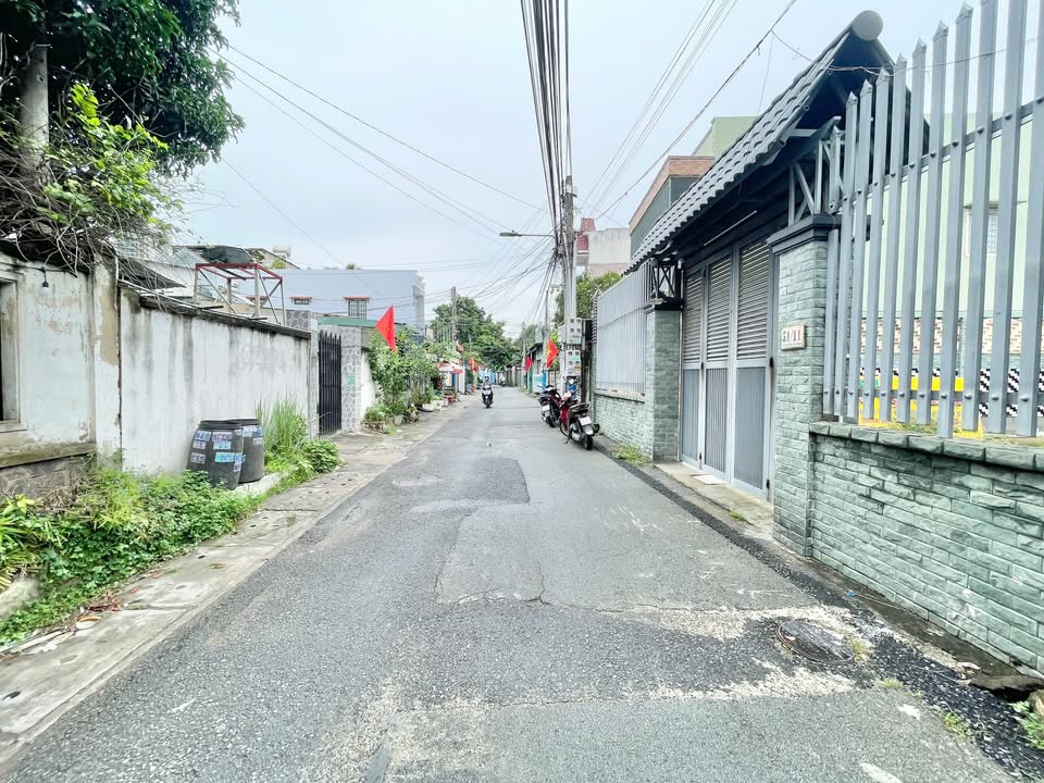 Bán gấp FrontHouse mặt tiền Trần Quý Cáp, Dĩ An 430m² giá 9.9 tỷ - Cơ hội không thể bỏ lỡ!