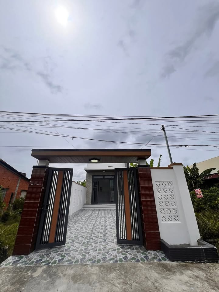 Nhà cấp 4 đẹp phường Long Hoa 70m² giá 1.35 tỷ - Full nội thất cao cấp, sẵn sàng vào ở!