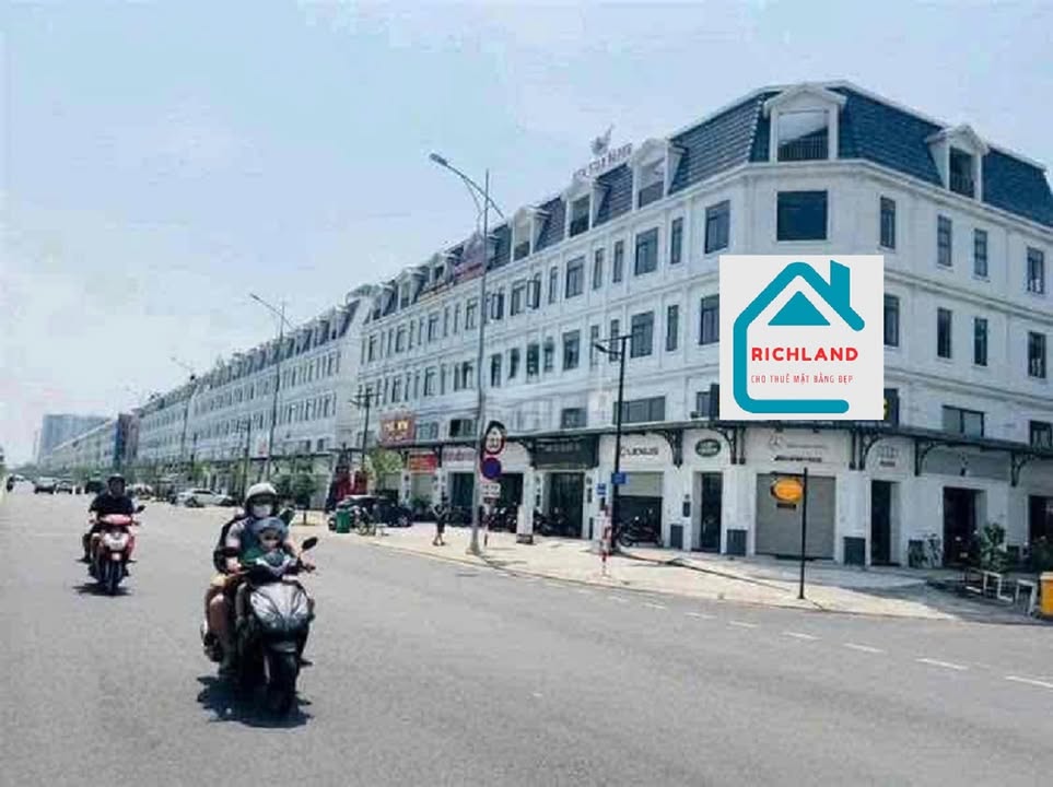 Cho thuê tòa nhà mặt tiền đường Song Hành Quận 2 diện tích 300m² giá 230 triệu - Cơ hội đầu tư hấp dẫn!
